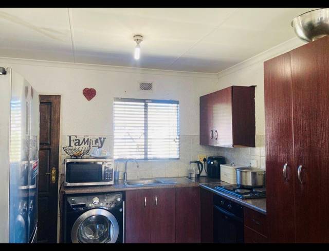 3 BEDROOM TOWNHOUSE FOR SALE IN ORMONDE